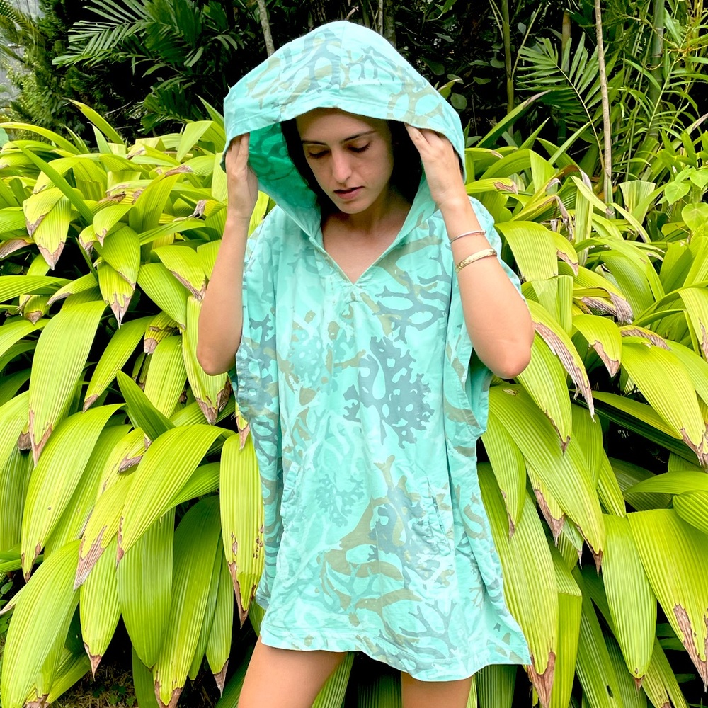 Kealopiko Wawaeiole Poncho in aqua